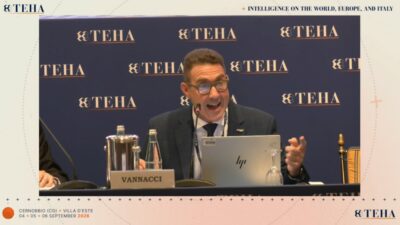 Copertina di Botta e risposta tra Monti e Vannacci a Cernobbio. Il professore: “Combatterò la tua retorica fascista con le mie ultime energie”