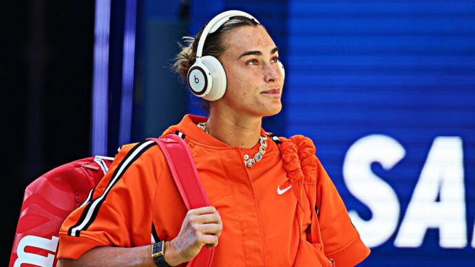Us Open, Sabalenka ferma il gioco: “C’è odore di marijuana. Fumate ciò che volete ma non quando giochiamo”
