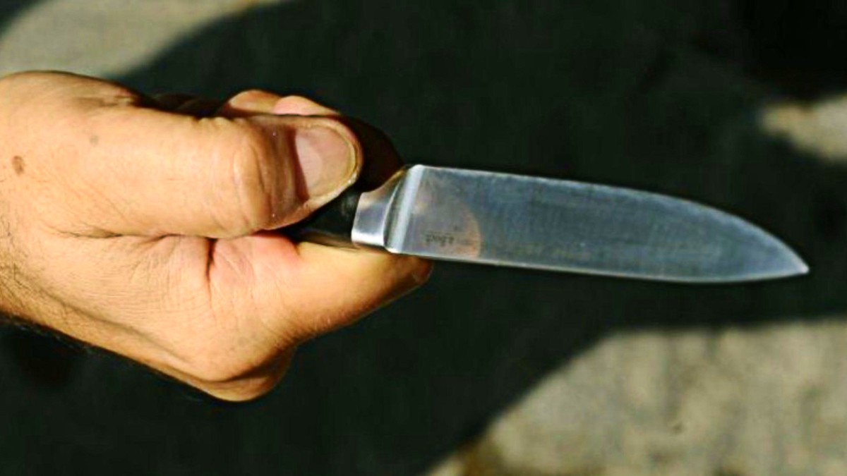 olbia entra in un ristorante di sushi armato di coltello e tiene in ostaggio la titolare quattro persone ferite da Ilfattoquotidiano.it olbia entra in un ristorante di sushi armato di coltello e tiene in ostaggio la titolare quattro persone ferite