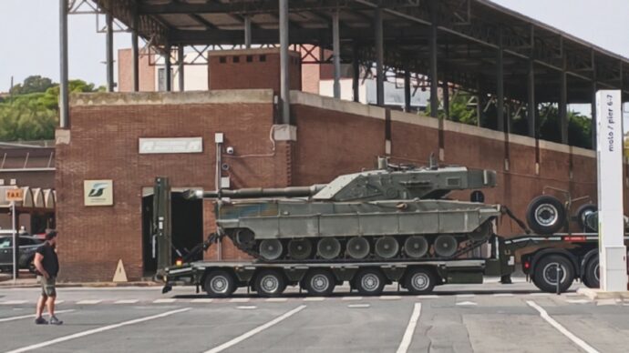 Attenzione, transitano carri armati:  il porto di Piombino è un hub militare