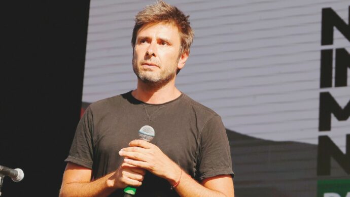 Di Battista, cancellato il volo di ritorno  Ieri mattina  è stato operato a L’Avana