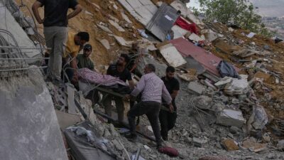 Copertina di Ancora raid israeliani in Libano: almeno 4 morti a Nabatieh. Beirut: “Colpite infrastrutture civili e vittime innocenti, gli Usa intervengano”