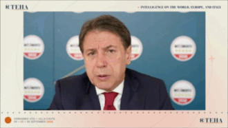 Copertina di Conte a Cernobbio: “Irresponsabili gli impegni di Meloni con la Nato, Ue non ha vantaggi da escalation militare”
