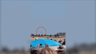 Copertina di Jet si schianta durante un’esibizione a nord di Atene: morti i due piloti. Il video dell’incidente