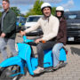 Copertina di Sassonia-Anhalt, Ulrich Siegmund (Afd) arrivato al seggio sullo scooter simbolo della Germania dell’Est