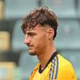 Copertina di Paura per Bozhinov: sviene in campo durante Juve Stabia-Pisa e viene portato via in ambulanza. Gara sospesa