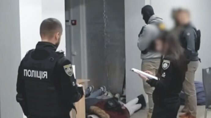 Call center e mazzette: mafia delle “zanzare” che lambisce Zelensky