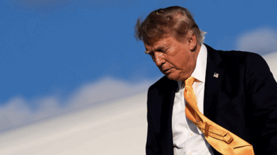 Copertina di Donald Trump irriconoscibile: è sparita la chioma dorata e il web si chiede con ironia “ma è davvero lui?””