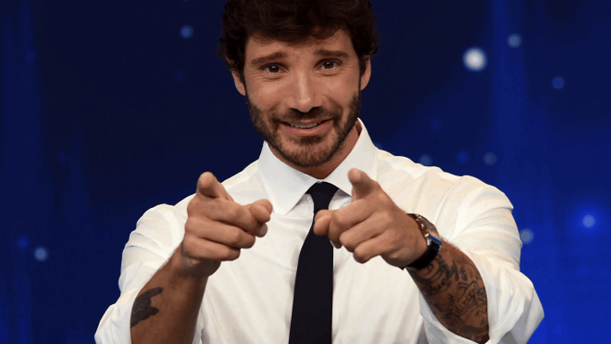 Festival di Sanremo 2027, Stefano De Martino: “24 Big, no ai brani con l’AI, torna il Televoto per il vincitore, debutta il voto sull’App, giuria internazionale per la serata Eurovision”