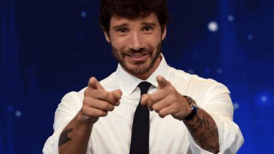 Copertina di Festival di Sanremo 2027, Stefano De Martino: “24 Big, quote rosa stucchevoli no ai brani con l’AI, torna il Televoto per il vincitore, debutta il voto sull’App, giuria internazionale per la serata Eurovision”