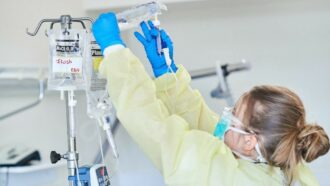 Copertina di “Poteva essere salvato”, la perizia sul 14enne morto di tumore dopo le “cure” secondo il metodo Hamer