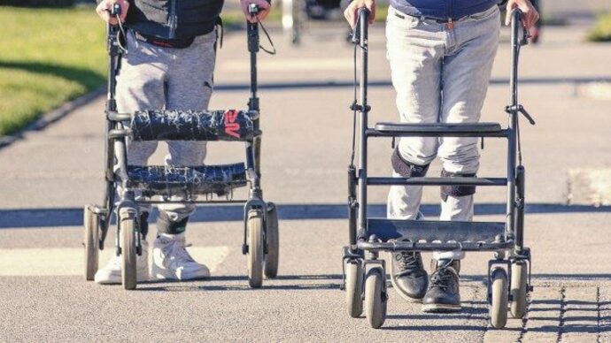 I movimenti in piedi e i passi di quattro pazienti con lesione midollare: così il tronco è diventato un “telecomando”. Lo studio italiano