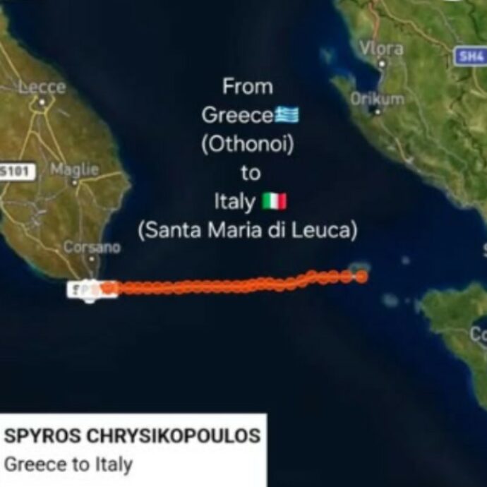 Dalla Grecia all’Italia a nuoto in quasi 32 ore: Spyros Chrysikopoulos percorre 91,4 chilometri e completa l’impresa fallita due anni fa