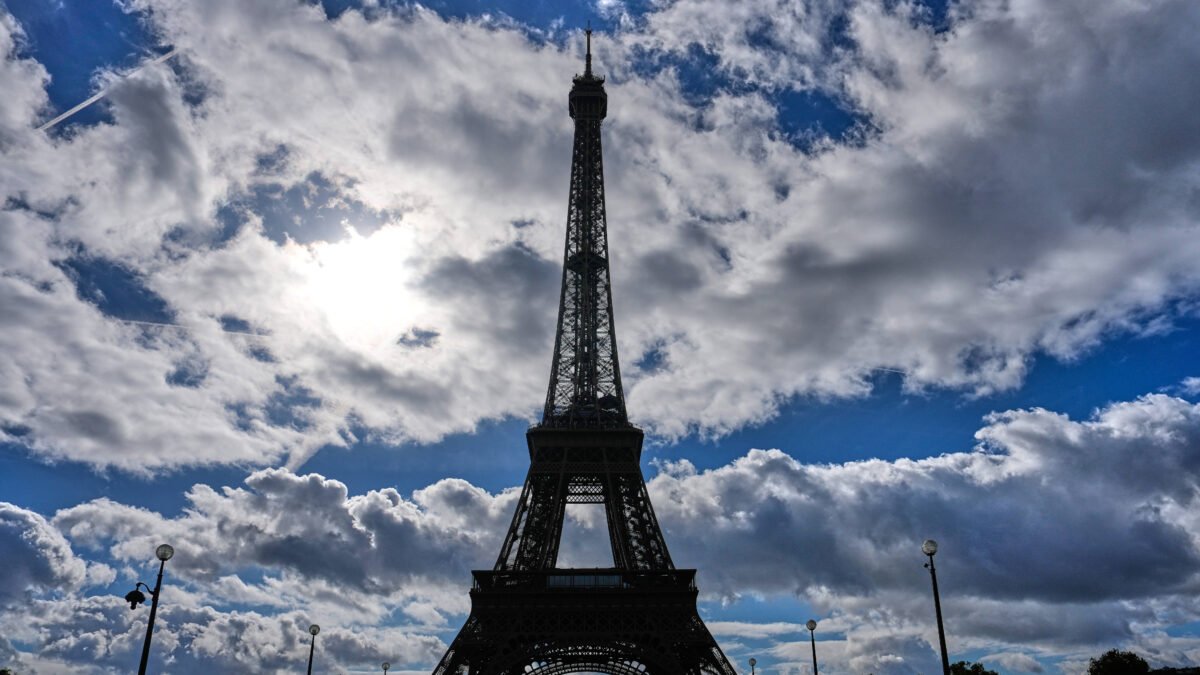 lavoratrici della tour eiffel nascoste per la visita di un gruppo ind249 sciopero e polemiche a parigi da Ilfattoquotidiano.it lavoratrici della tour eiffel nascoste per la visita di un gruppo ind249 sciopero e polemiche a parigi