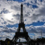 Copertina di Lavoratrici della Tour Eiffel “nascoste” per la visita di un gruppo indù: sciopero e polemiche a Parigi