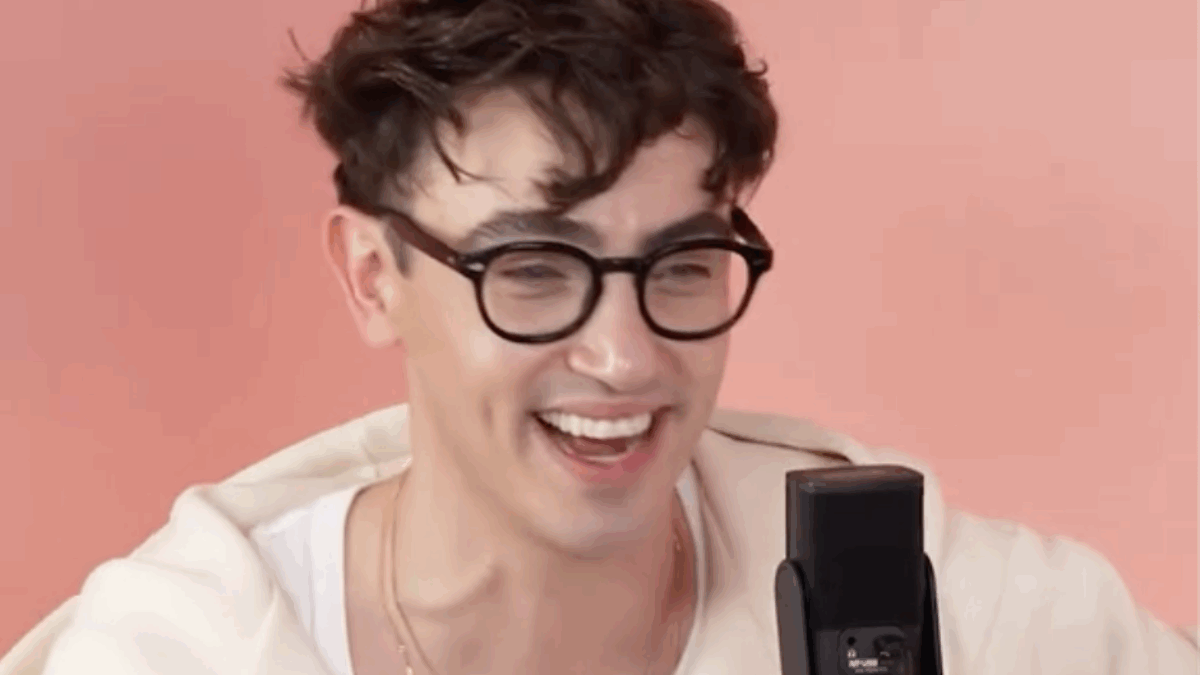 “Una mia fan ha chiesto a mia madre di poter avere un po’ del mio sperma per poter generare mio figlio. Gliel’ho dato perché mi sembrava scortese”: così Michele Bravi