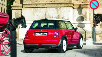 Copertina di Mini festeggia 25 anni in Italia. Oltre 480 mila auto vendute dal debutto