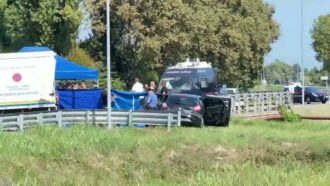 Copertina di Corpo nel sedile posteriore di un’auto senza targa nel fiume Tergola: “Probabile omicidio”