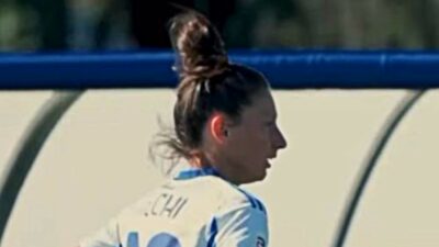 Copertina di Como, la calciatrice Roberta Picchi ha un tumore: “È tempo di giocare la mia partita”. Il club le rinnova il contratto