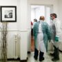 Copertina di Il figlio compie 14 anni, il medico di famiglia dei genitori non può prenderlo in carico perché è in formazione: “Il limite di assistiti è inderogabile”