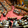 Copertina di Legge elettorale, tramonta il ballottaggio e la soglia per il premio resta al 42%. Iniziato l’esame in Aula al Senato