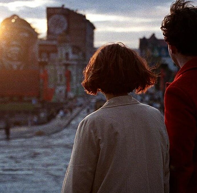 L’atomica, Stalin e il delirio della Storia: DAU, il kolossal visionario che porta il terrore sovietico nel cuore del Concorso di Venezia