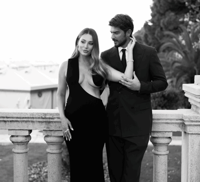 “Squallida”, “Fuori luogo”: Angela Caloisi travolta dalle critiche per il look sul red carpet di Venezia. Poi l’ammissione: “Forse non era adatto alle mie nuove forme, quest’anno sono state difficilissime da gestire”