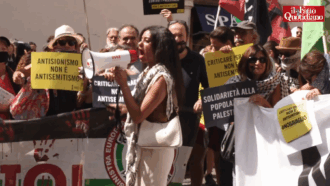 Copertina di Sit in nazionale contro il Ddl Antisemitismo, a Roma in piazza 200 tra associazioni, sindacati, giuristi e accademici: “Ci vogliono mettere il bavaglio”
