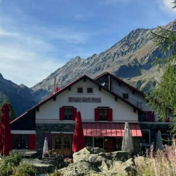 “Assorbenti, fazzoletti e deiezioni abbandonati in montagna. Ricorda: te li bevi in pianura, ti conviene raccoglierli”: lo sfogo del Rifugio Gerli-Porro