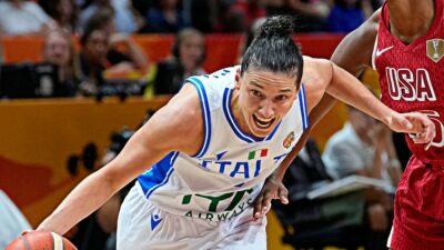 Copertina di Mondiali di basket femminili, l’Italia rimonta 26 punti ma si ferma sul ferro all’ultimo secondo: ai quarti ci va l’Australia