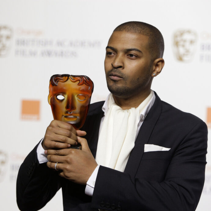 Noel Clarke incriminato per sei reati a sfondo sessuale. L’attore di “Doctor Who” accusato di aggressione sessuale, voyeurismo ed esposizione indecente
