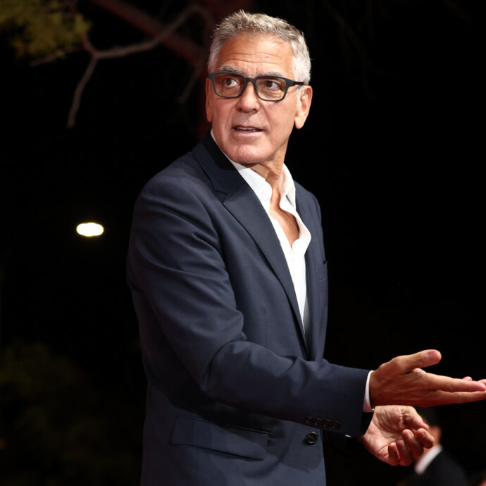 George Clooney: “Mia sorella Adelia si è ammalata di cancro l’anno scorso ed è morta molto rapidamente. Ero con lei quando è successo. Tenendole la mano mentre moriva ho capito quanto sia breve il tempo”