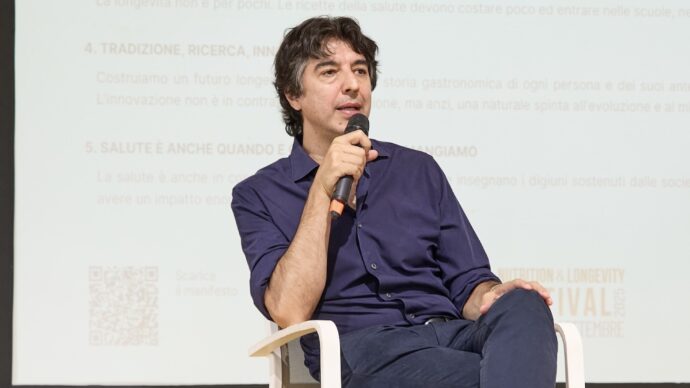 Valter Longo: “Il trend che trovo più preoccupante è il digiuno intermittente. I farmaci per dimagrire? C’è una fortissima spinta commerciale e un’influenza sui medici e sui professionisti”