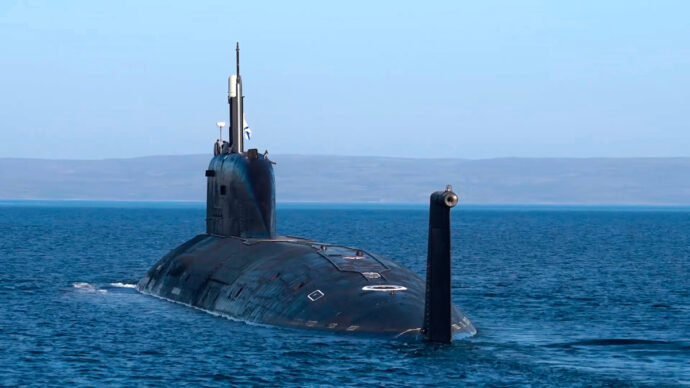 Guerra ibrida nell’Artico, Reuters: “La Nato ha impedito a sottomarini russi di sabotare cavi sottomarini alle Svalbard”