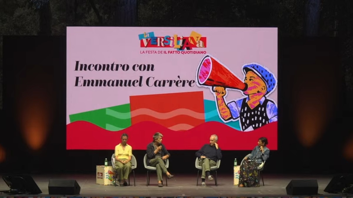 festa de il fatto quotidiano emmanuel carr232re sul palco della versiliana rivedi l8217intervista di marco travaglio e maddalena oliva da Ilfattoquotidiano.it festa de il fatto quotidiano emmanuel carr232re sul palco della versiliana rivedi l8217intervista di marco travaglio e maddalena oliva