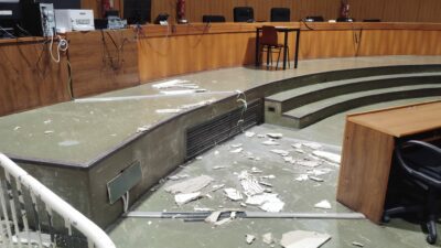 Copertina di Crolla il soffitto dell’aula bunker di San Vittore. Rinviata l'udienza del processo Hydra