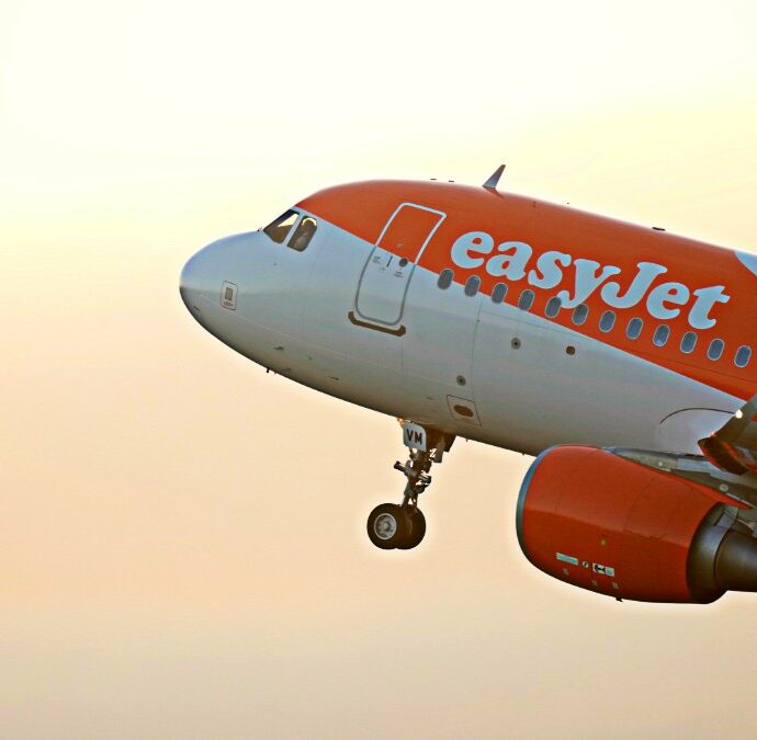 Malore per il copilota a venti minuti dal decollo: volo EasyJet per le Canarie costretto all’atterraggio d’emergenza