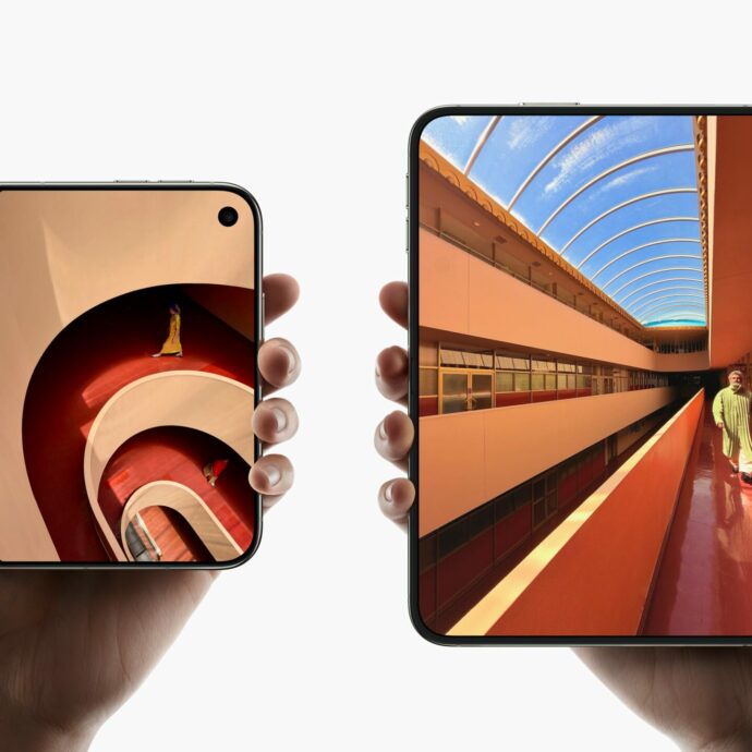 “Fateci sapere quando avete finito di riscaldare i nostri avanzi”: Samsung ironizza sull’iPhone Duo, il primo smartphone pieghevole di Apple