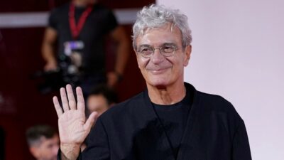 Copertina di Che bello “Scherzetto”  ci gioca Martone  con nonno Servillo, Pariser invece delude