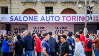 Copertina di Torino parla cinese. Dall’esposizione open air passa la nuova Via della Seta dell’automobile