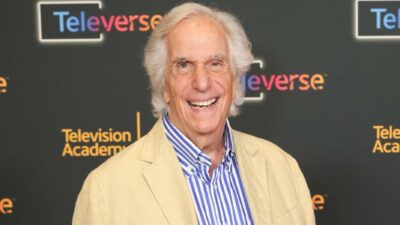 Copertina di “Ero fuori di testa, squilibrato. Ero un formaggio pieno di buchi. Avevo bisogno di svuotarmi di tutta la spazzatura rancida, così a 70 anni ho deciso di andare in terapia”: la confessione di Henry Winkler