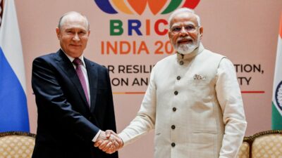 Copertina di Brics, Putin  in India per affari Modi si offre a mediare la pace