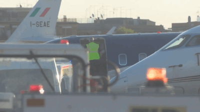 Copertina di Di Battista rientrato in Italia e ricoverato al Gemelli: l’arrivo con l’aeroambulanza a Ciampino