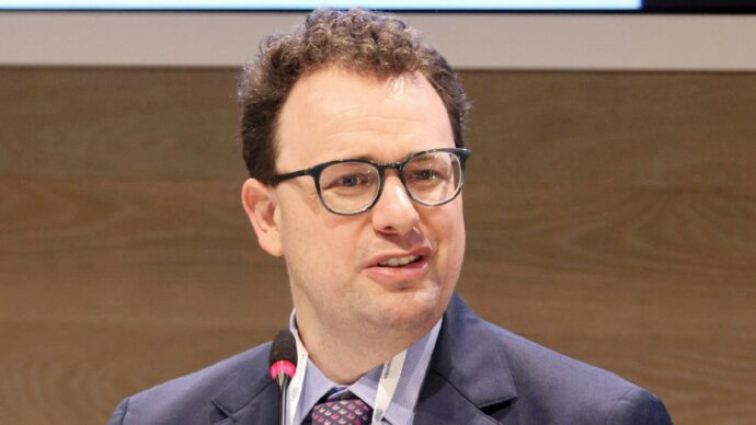 “Rallentiamo lo sviluppo dell’Ia”  (o saranno guai)
