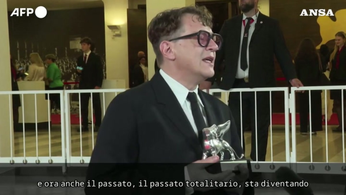 penso a kharkiv all8217ucraina alla terribile guerra che sta avvenendo l236 la dedica del regista russo premiato a venezia da Ilfattoquotidiano.it penso a kharkiv all8217ucraina alla terribile guerra che sta avvenendo l236 la dedica del regista russo premiato a venezia