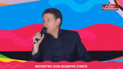 Copertina di Conte alla Festa del Fatto: “Grillo ospite del podcast di Fedez? Vada dove vuole”. E il fondatore: “Movimento zero stelle”