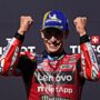 Copertina di Marc Marquez è inarrestabile: a Misano vince anche la gara lunga e aggancia Martin nel Mondiale | Ordine d’arrivo e nuova classifica
