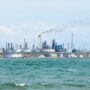 Copertina di Torna l’èra del petrolio: sfida tra gli appetiti Usa e i “verdi” Opec e Cina