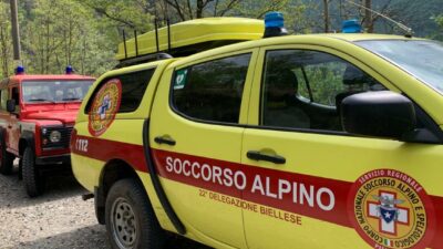 Copertina di Alpinista rimane incastrata a testa in giù dopo un volo di 20 metri dal Monte Baffelan: soccorsa in elicottero, è grave