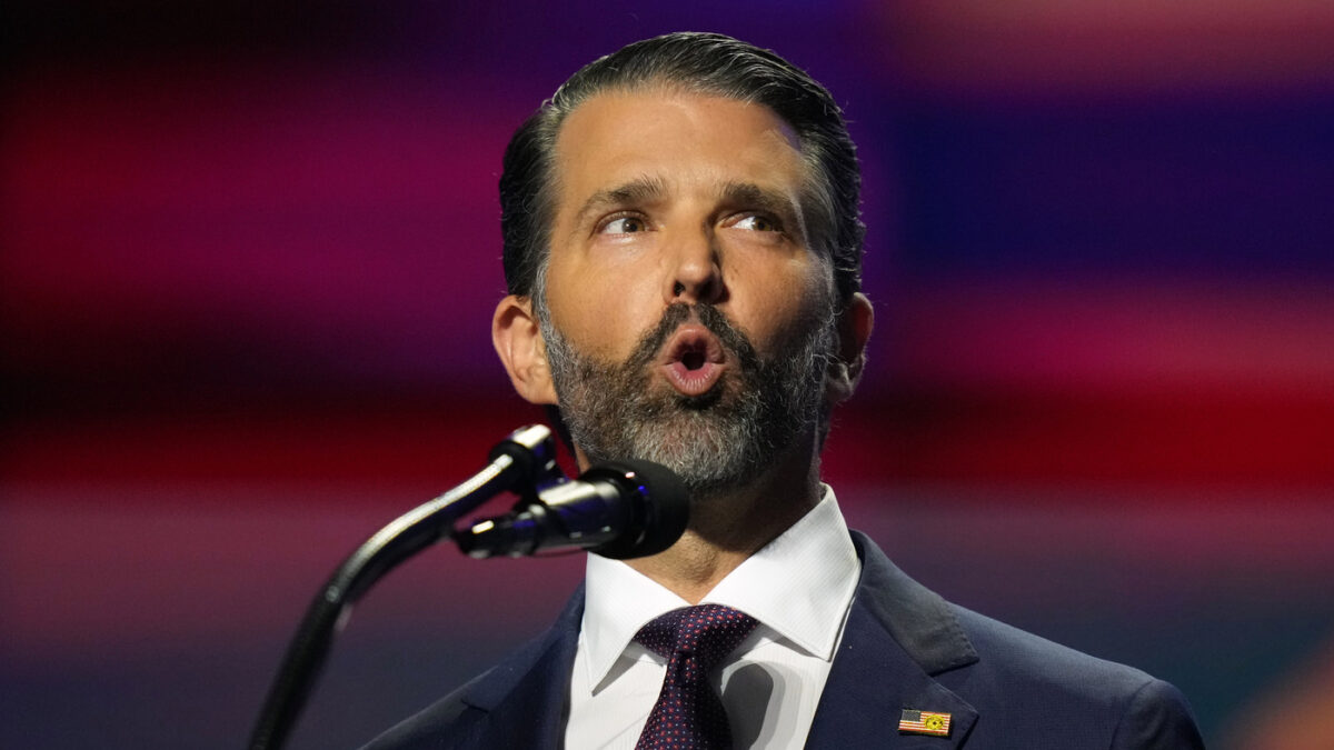 il matrimonio di trump jr pagato da un oligarca russo vicino a putin il figlio del tycoon 200 un amico personale da Ilfattoquotidiano.it il matrimonio di trump jr pagato da un oligarca russo vicino a putin il figlio del tycoon 200 un amico personale